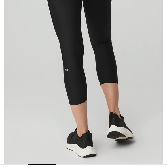 Alo Yoga Airlift high-waist conceal-zip capri. Like new - Picture 7 of 12